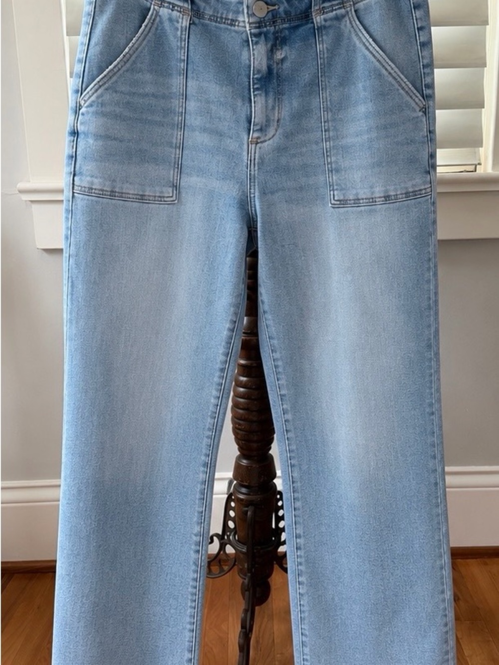 Light Wash Cropped Straight-Leg Jeans